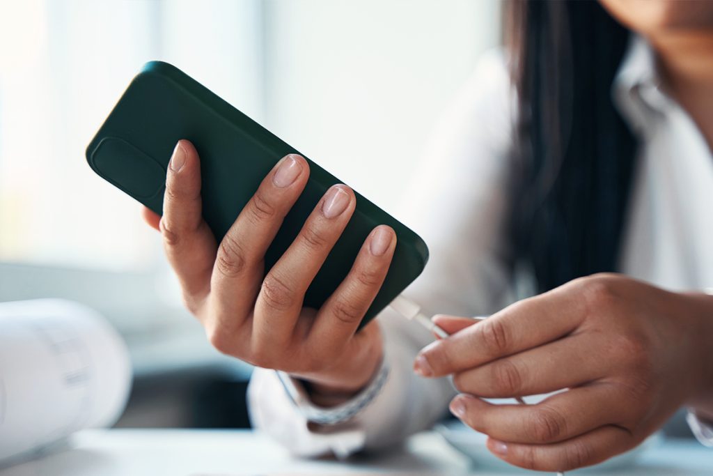 Prečo zapínať režim „V lietadle“ pri nabíjaní mobilného telefónu
