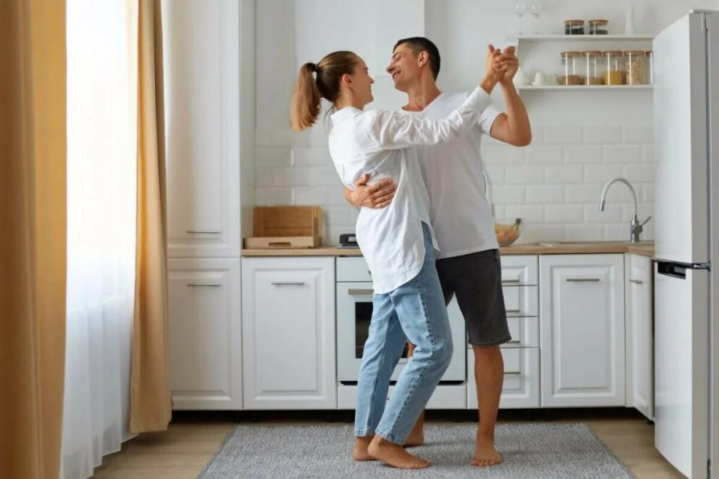 Spať v samostatných izbách – trend, ktorý mení život páru